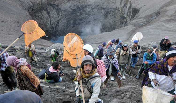 VolcanofestivalinIndonesia