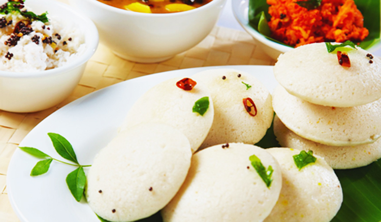 80 year old sells Idli at just 1 rupee