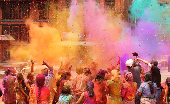 holi-4